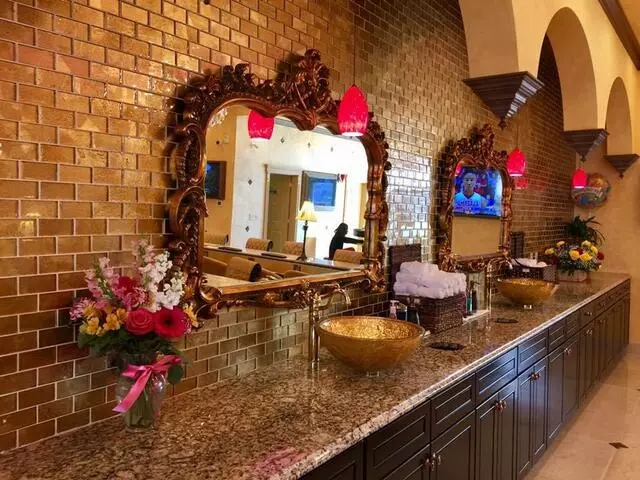 Ambiance Nail Salon & Spa V - 32 East