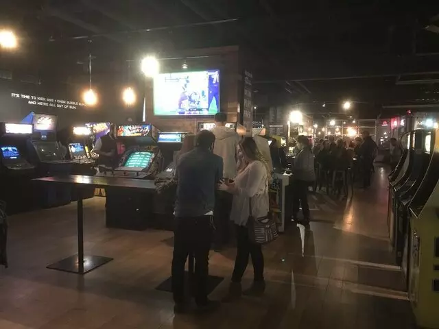 16-Bit Bar+Arcade