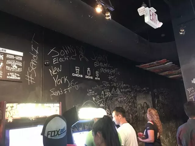16-Bit Bar+Arcade