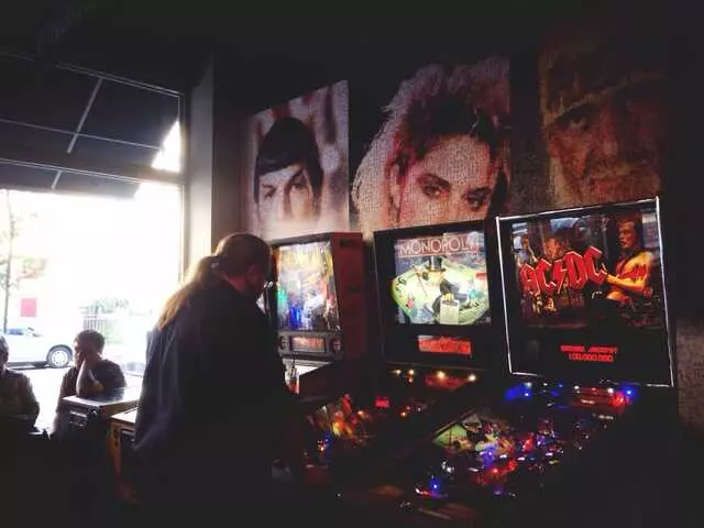16-Bit Bar+Arcade