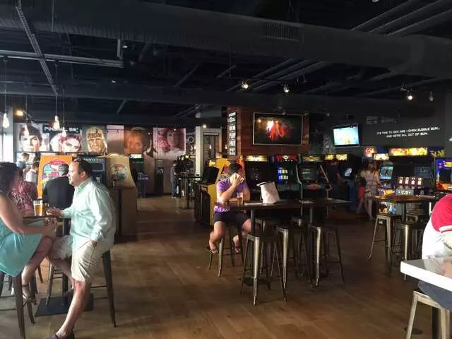 16-Bit Bar+Arcade
