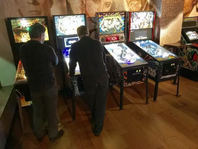 16-Bit Bar+Arcade