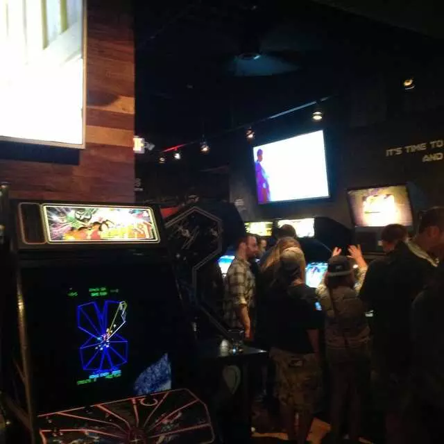 16-Bit Bar+Arcade