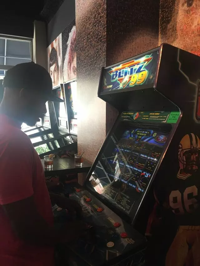 16-Bit Bar+Arcade
