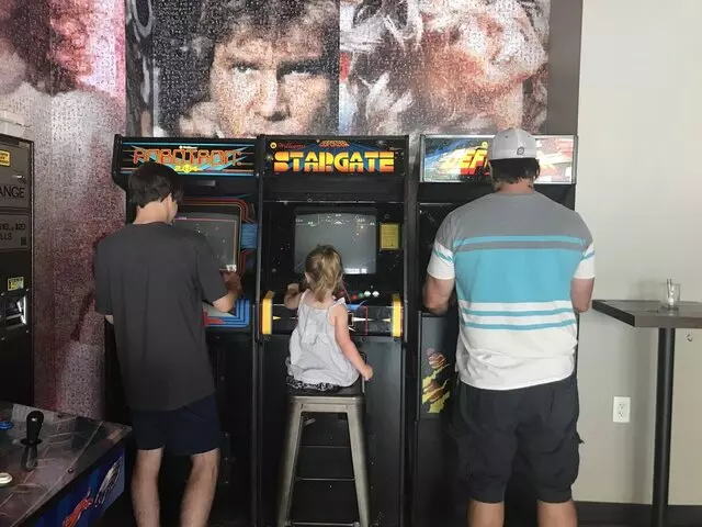 16-Bit Bar+Arcade