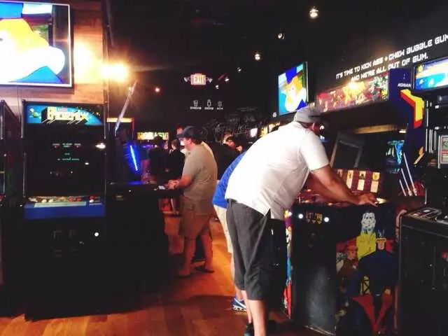 16-Bit Bar+Arcade