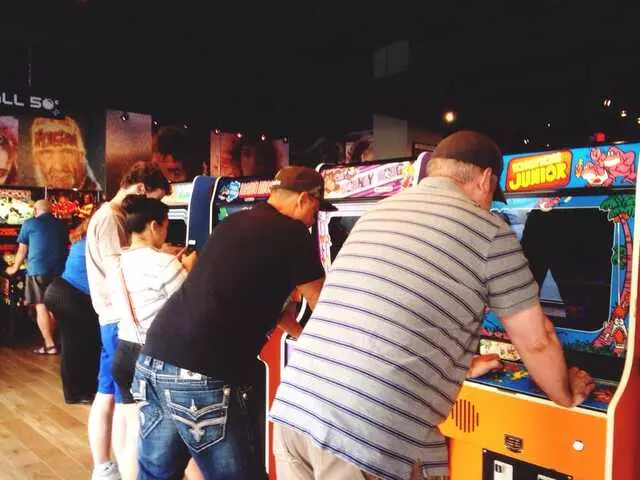 16-Bit Bar+Arcade
