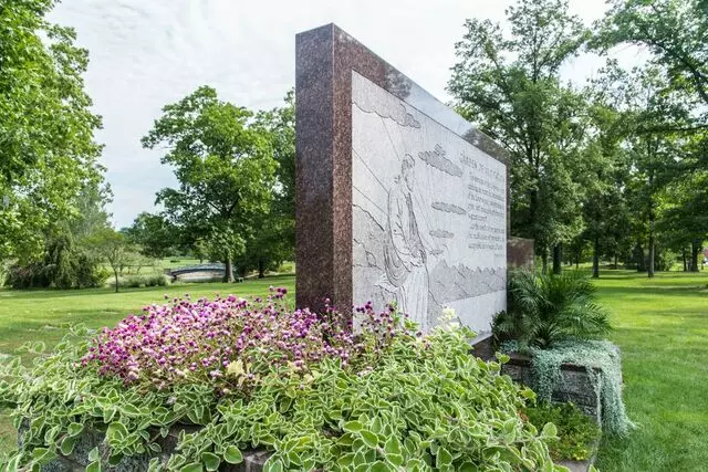 Arlington Memorial Gardens Cemetery