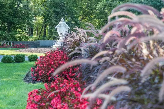 Arlington Memorial Gardens Cemetery