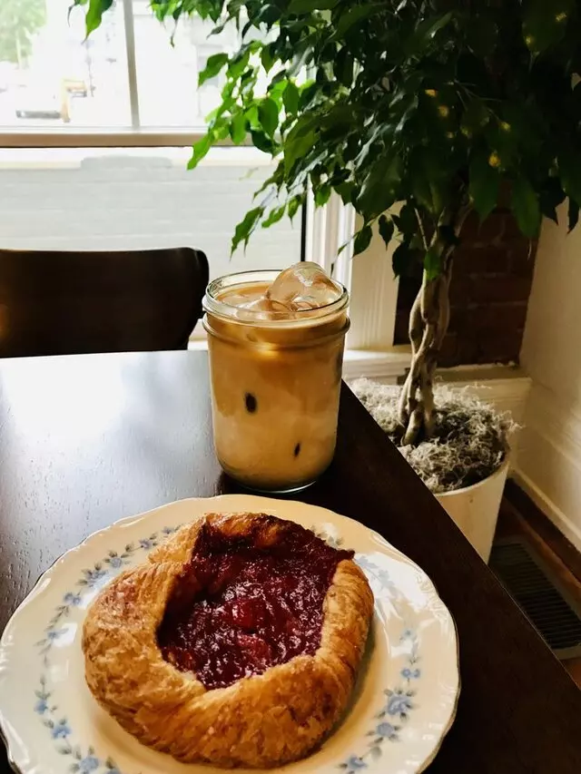 Mom 'n 'em Coffee & Wine