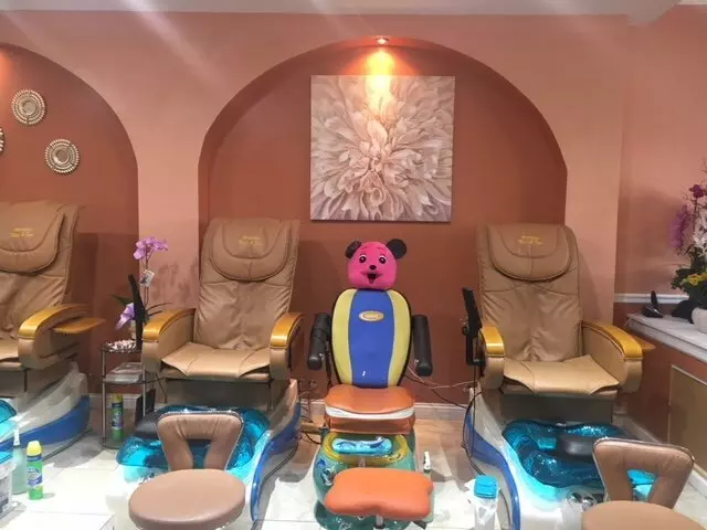 Attractive Nails & Spa