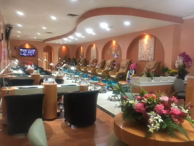 Attractive Nails & Spa