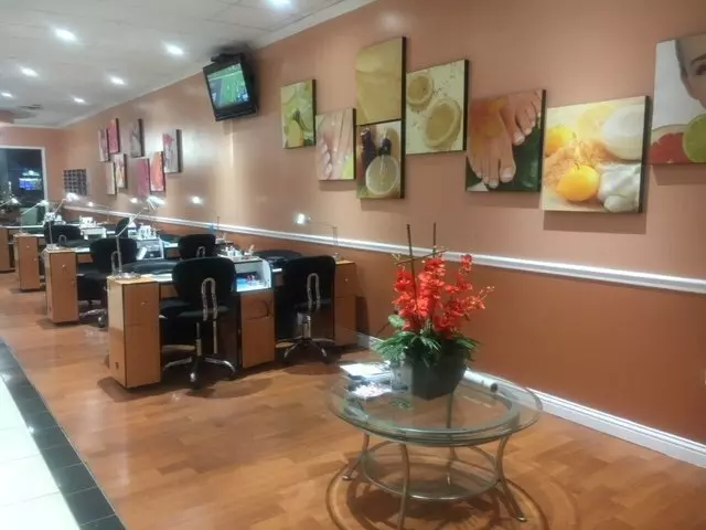 Attractive Nails & Spa
