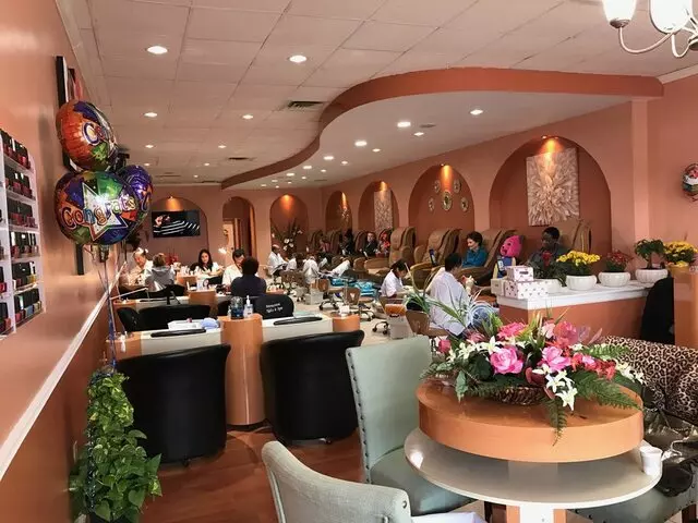 Attractive Nails & Spa