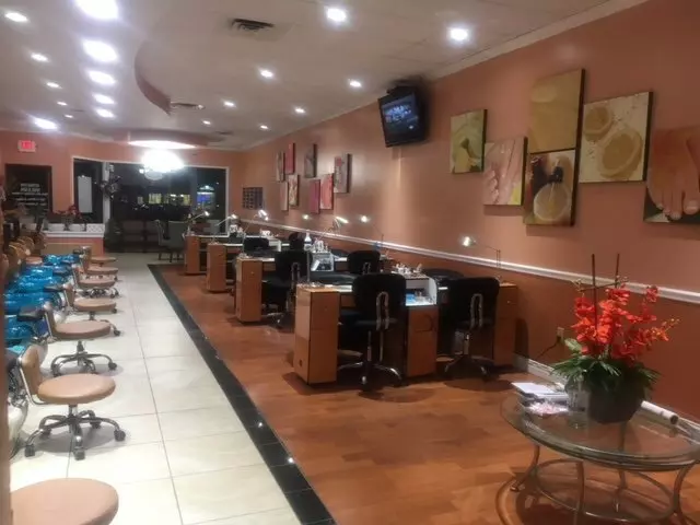 Attractive Nails & Spa