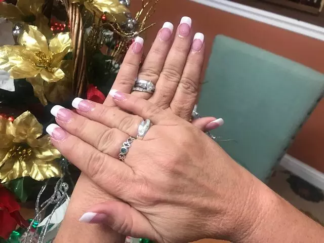 Attractive Nails & Spa
