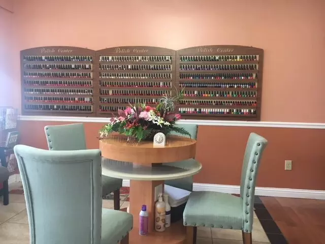 Attractive Nails & Spa
