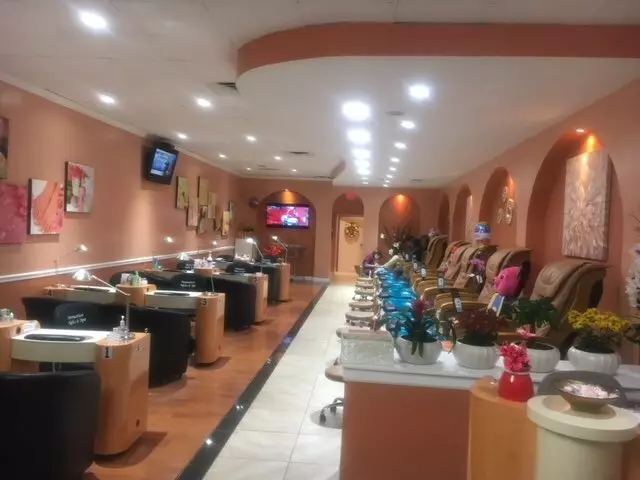 Attractive Nails & Spa