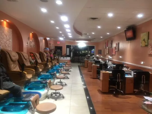 Attractive Nails & Spa