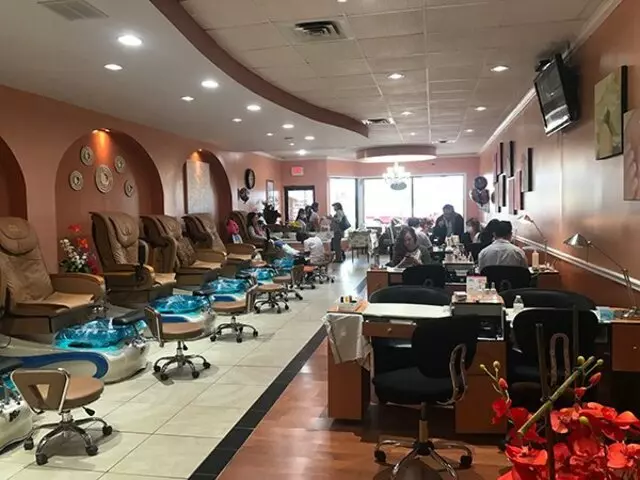 Attractive Nails & Spa