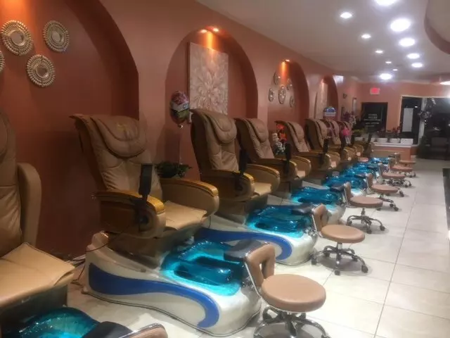 Attractive Nails & Spa
