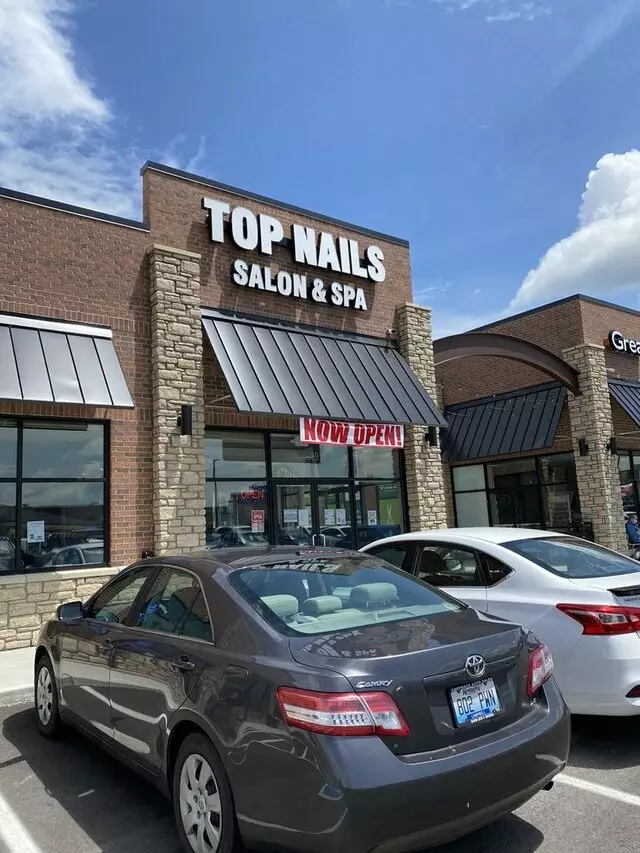 Top Nails Salon & Spa